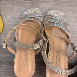 Soda Women's Sparkling Sandals - Silver Glitter